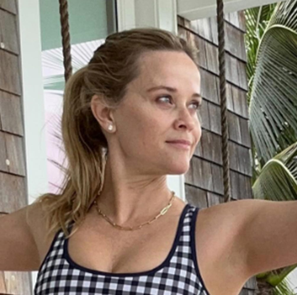 Reese Witherspoon Flaunts Her Toned Abs in Sports Bra and Leggings in New Video