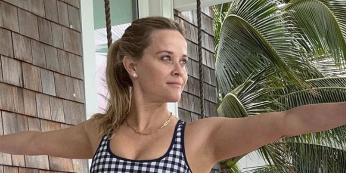 1200px x 600px - Your Place or Mine' Star Reese Witherspoon Shows Off Her Abs in Sports Bra  and Leggings in New Video