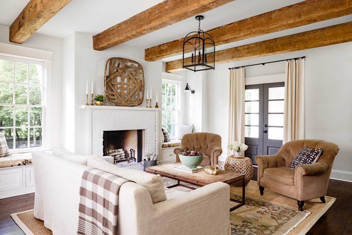 27 Farmhouse Living Rooms That Are Cozy, Rustic, and Modern