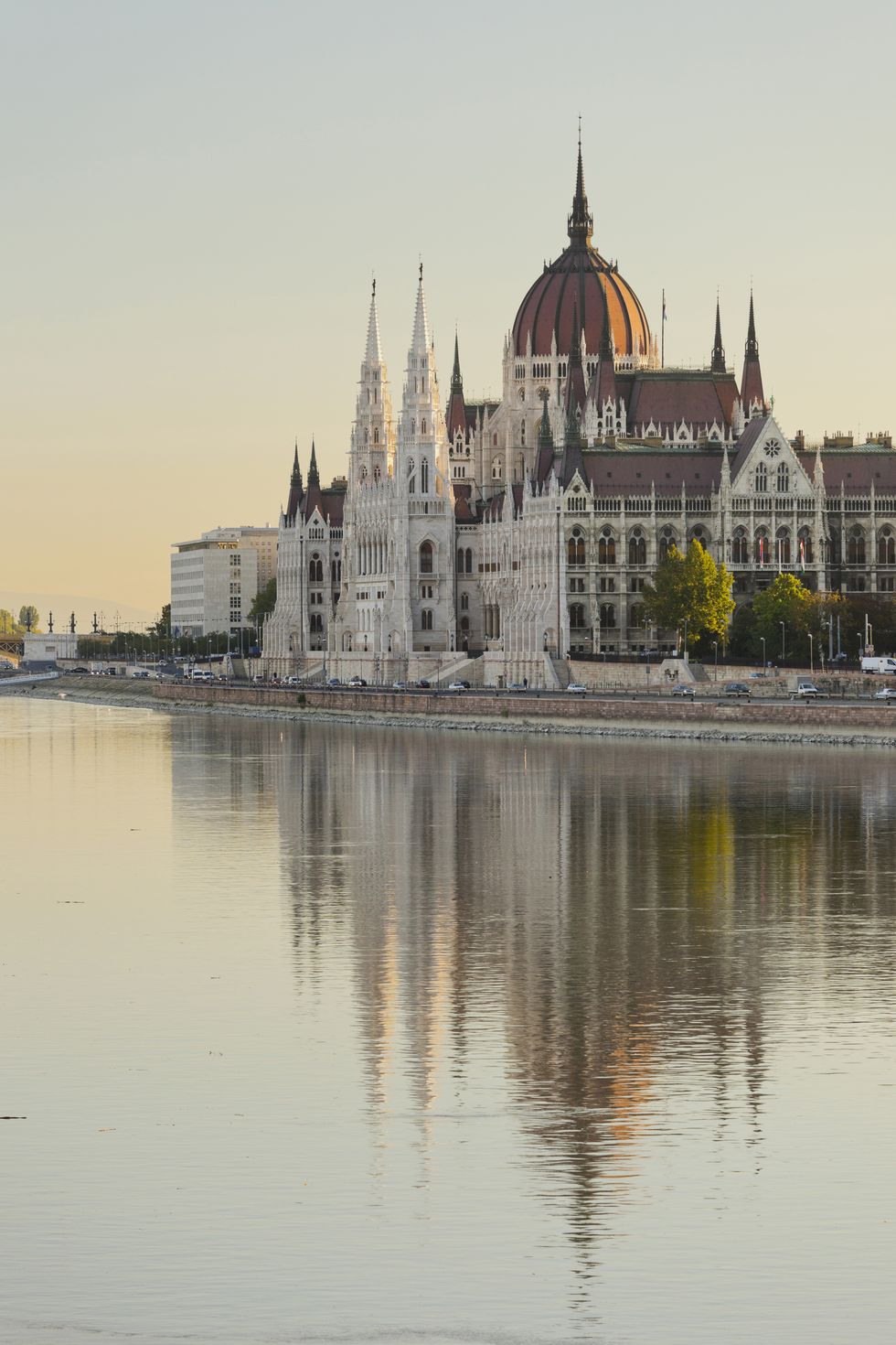 Reflection in the water, parliament in the evening, Lajos Kossuth Square, Danube, Danube, Budapest, Hungary