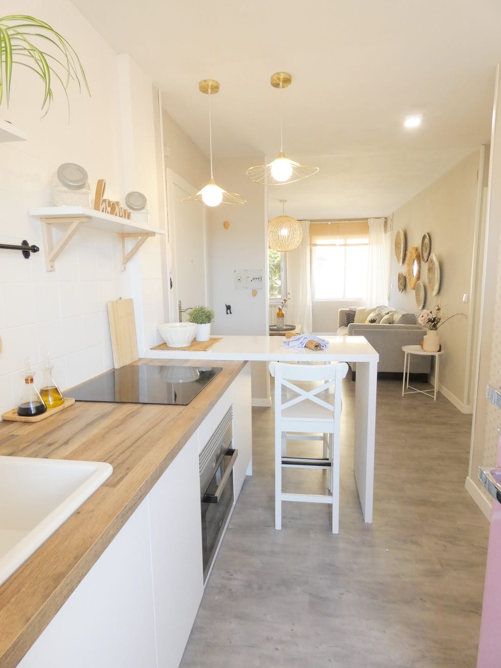 Cocina con barra de desayunos