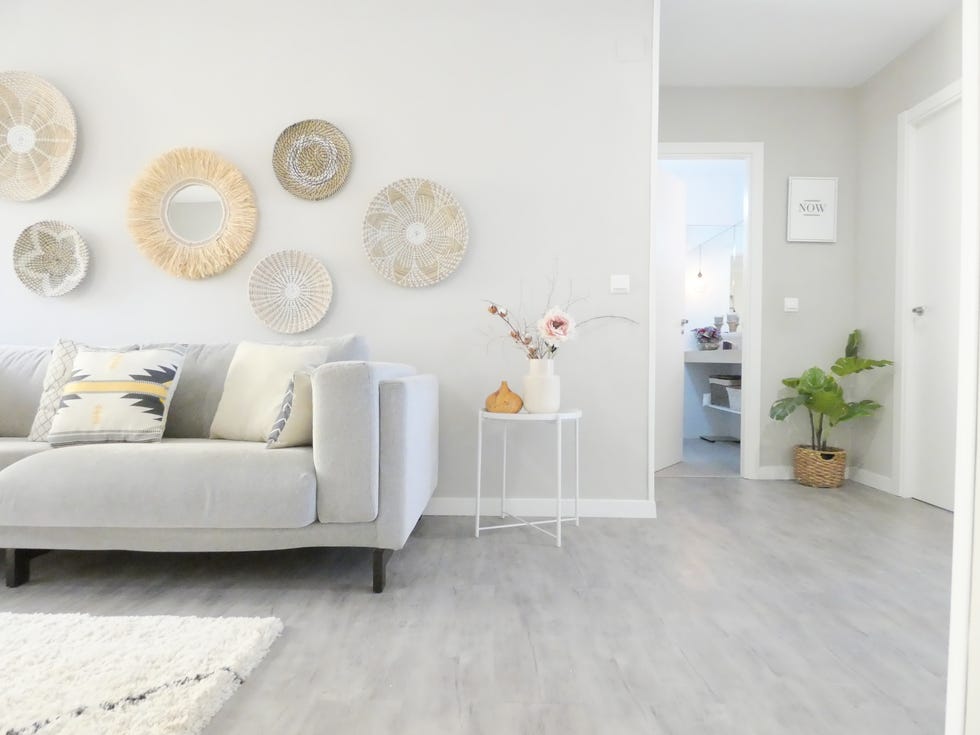 Sofá gris de estilo nórdico