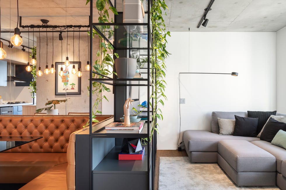 salón abierto al comedor con diseño industrial