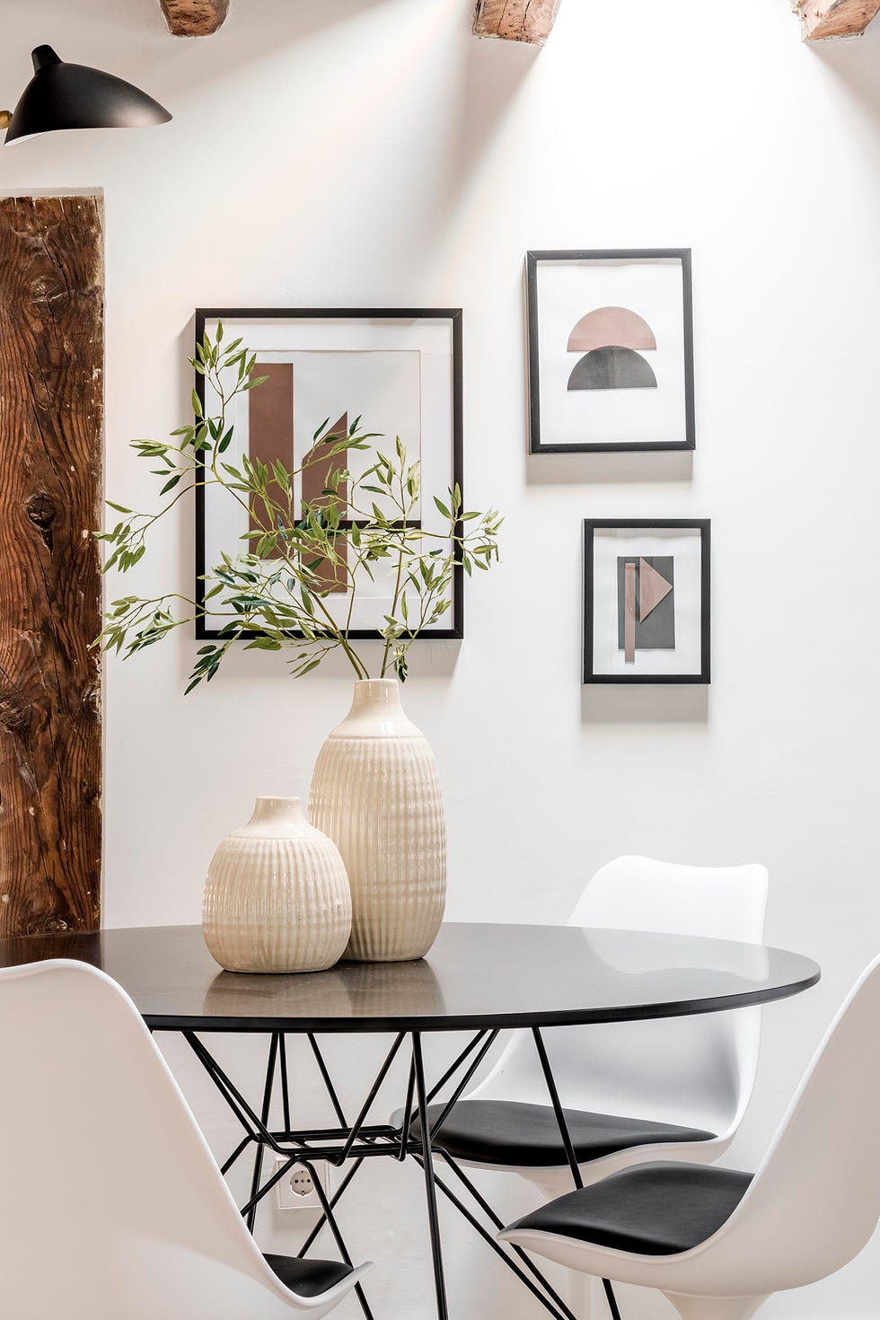 Ático reformado con decoración moderna y espacios abiertos