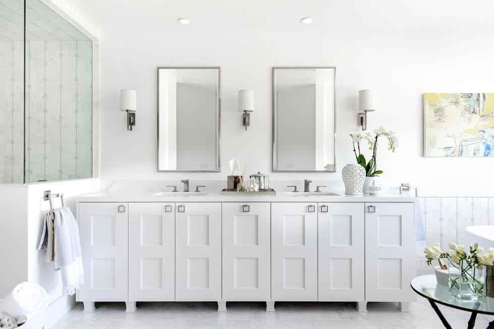 Baño principal con dos lavamanos