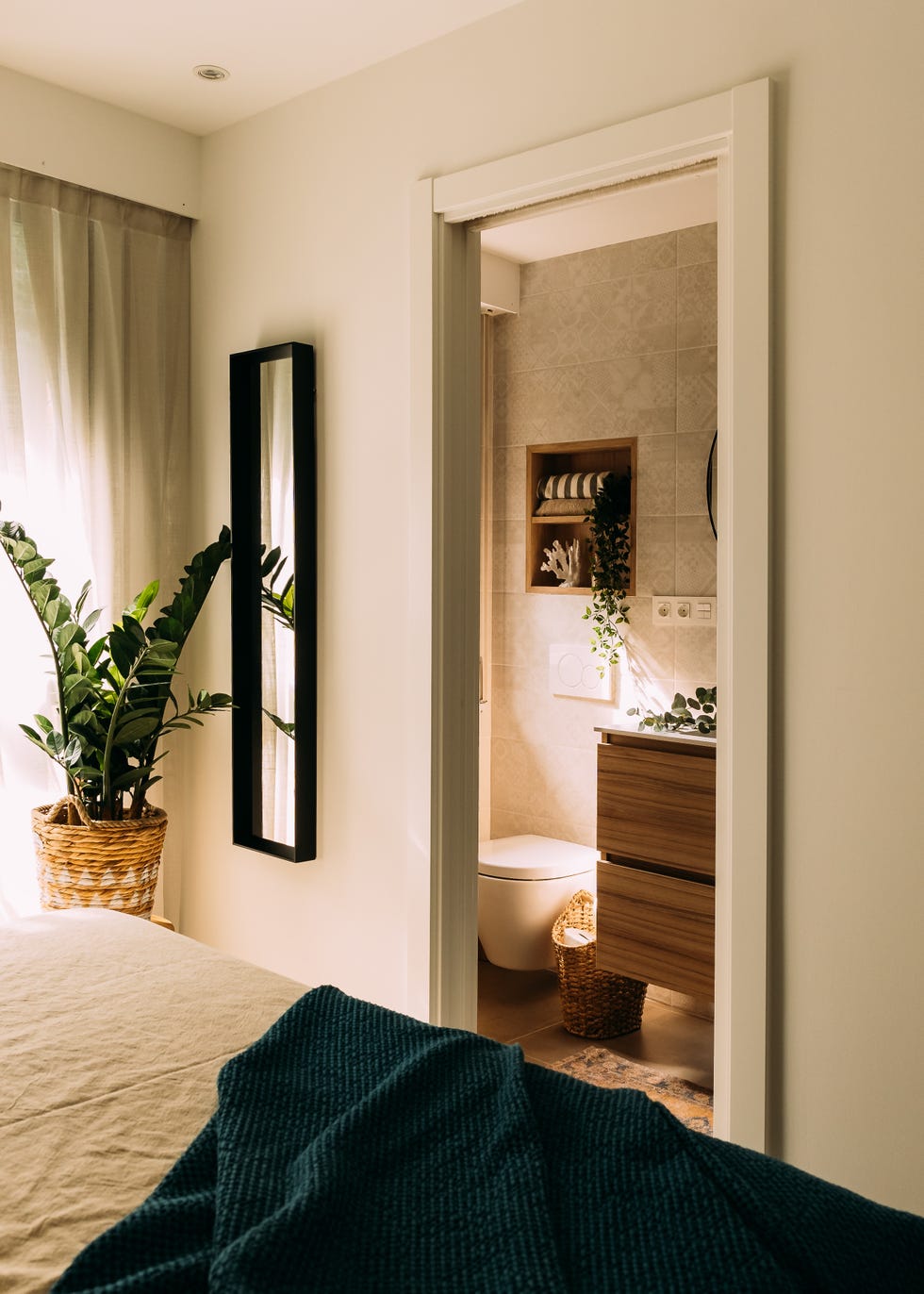 dormitorio con baño en suite