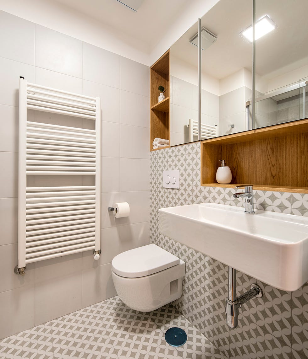 baño de diseño contemporáneo con mueble diseñado a medida