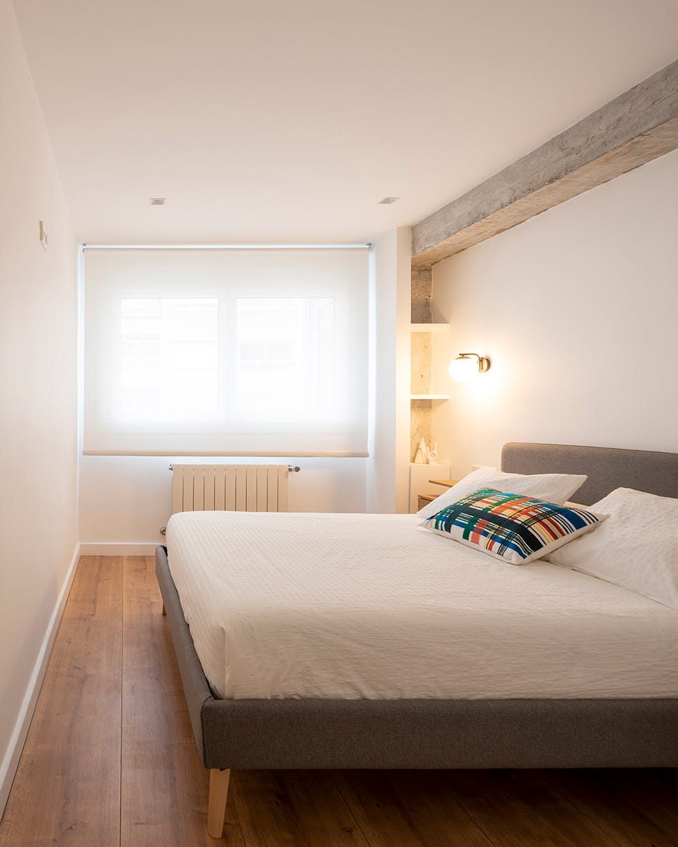 dormitorio decorado en tonos neutros