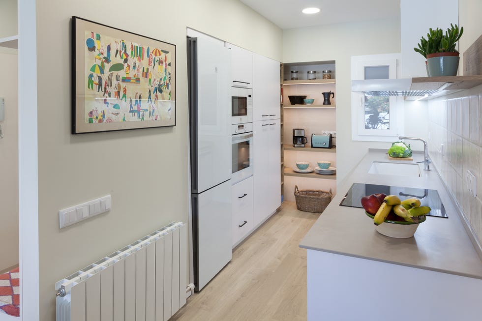 cocina blanca con almacenaje