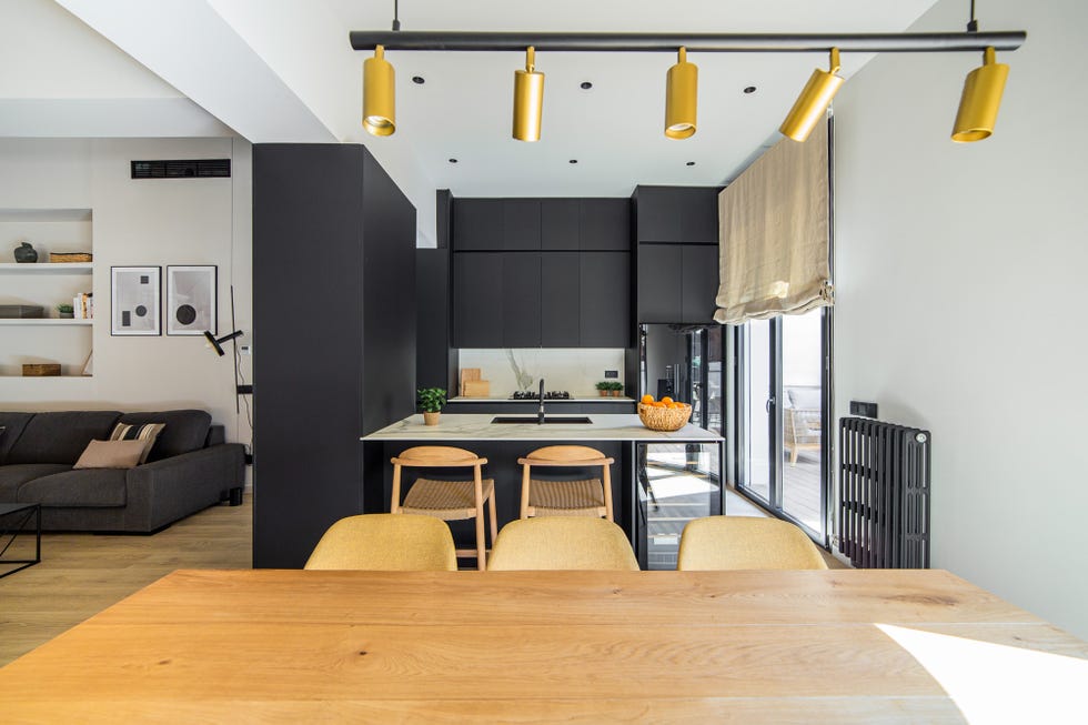 salón con cocina y comedor
