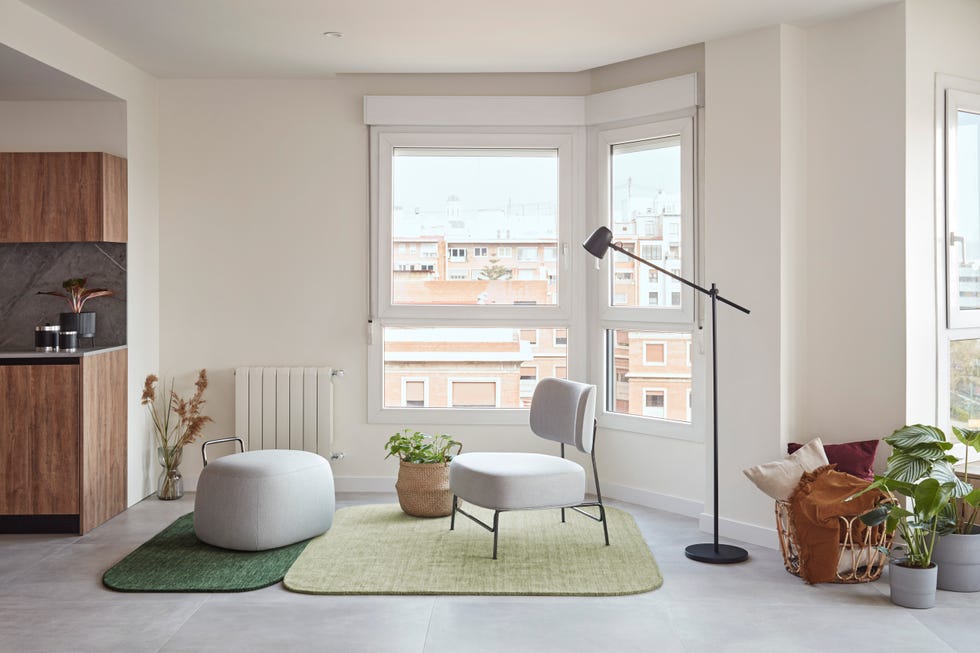 rincón de lectura de diseño moderno junto a la ventana