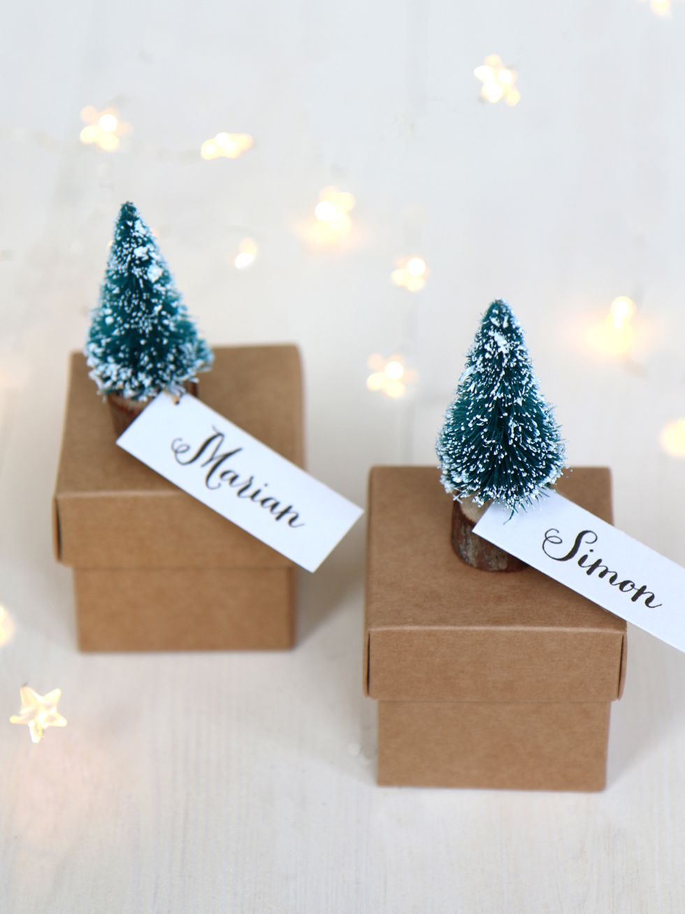 ideas para envolver tus regalos cajas con árboles de navidad en versión mini