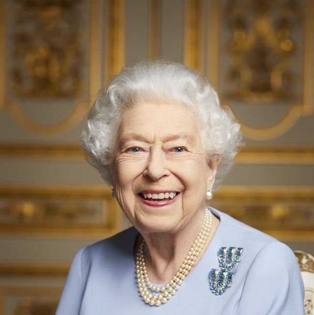 Buckingham Palace svela il ritratto finale mai visto della regina Elisabetta  II