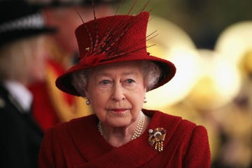 windsor, england   october 26  queen elizabeth ii arrives to greet the emir of qatar, sheikh hamad bin khalifa al thani to her windsor residence on october 26, 2010 in windsor, england the sheikh is on a two day state visit to the uk, the first since 1985, which is seen as important in strengthening already strongly established business links with one of the gulf states most financially powerful nations photo by dan kitwood   wpa pool getty images