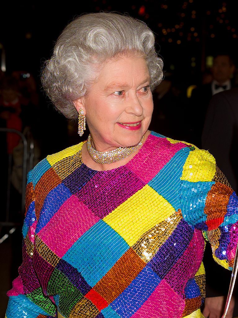 I vestiti colorati della regina Elisabetta nascondono un segreto