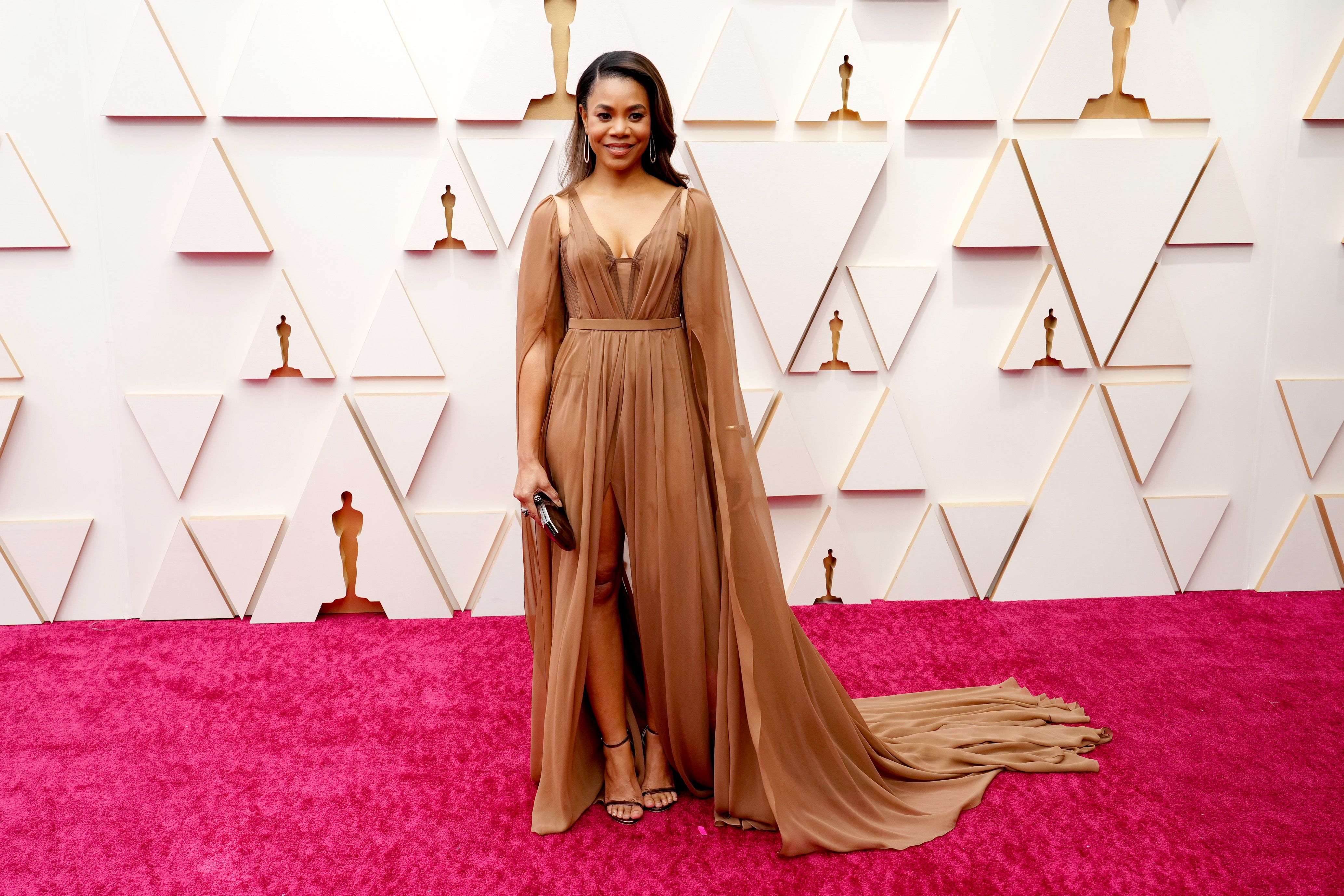 Oscars Red Carpet 2022: The Academy Awards 2022 Style Trend Is the Dramatic  Red Dress—See Pics | Glamour