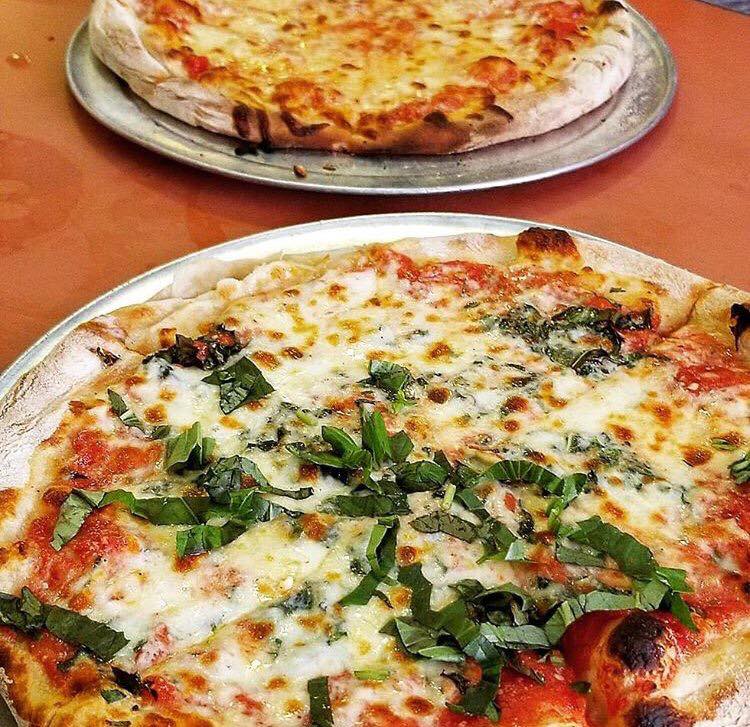 Dish, Food, Pizza, Cuisine, Pizza cheese, California-style pizza, Ingredient, Flatbread, Italian food, Comfort food, 