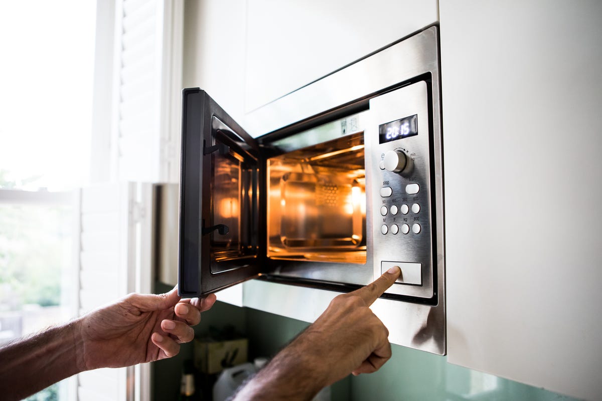 Best and Worst Things to Make in a Microwave, According to Chefs