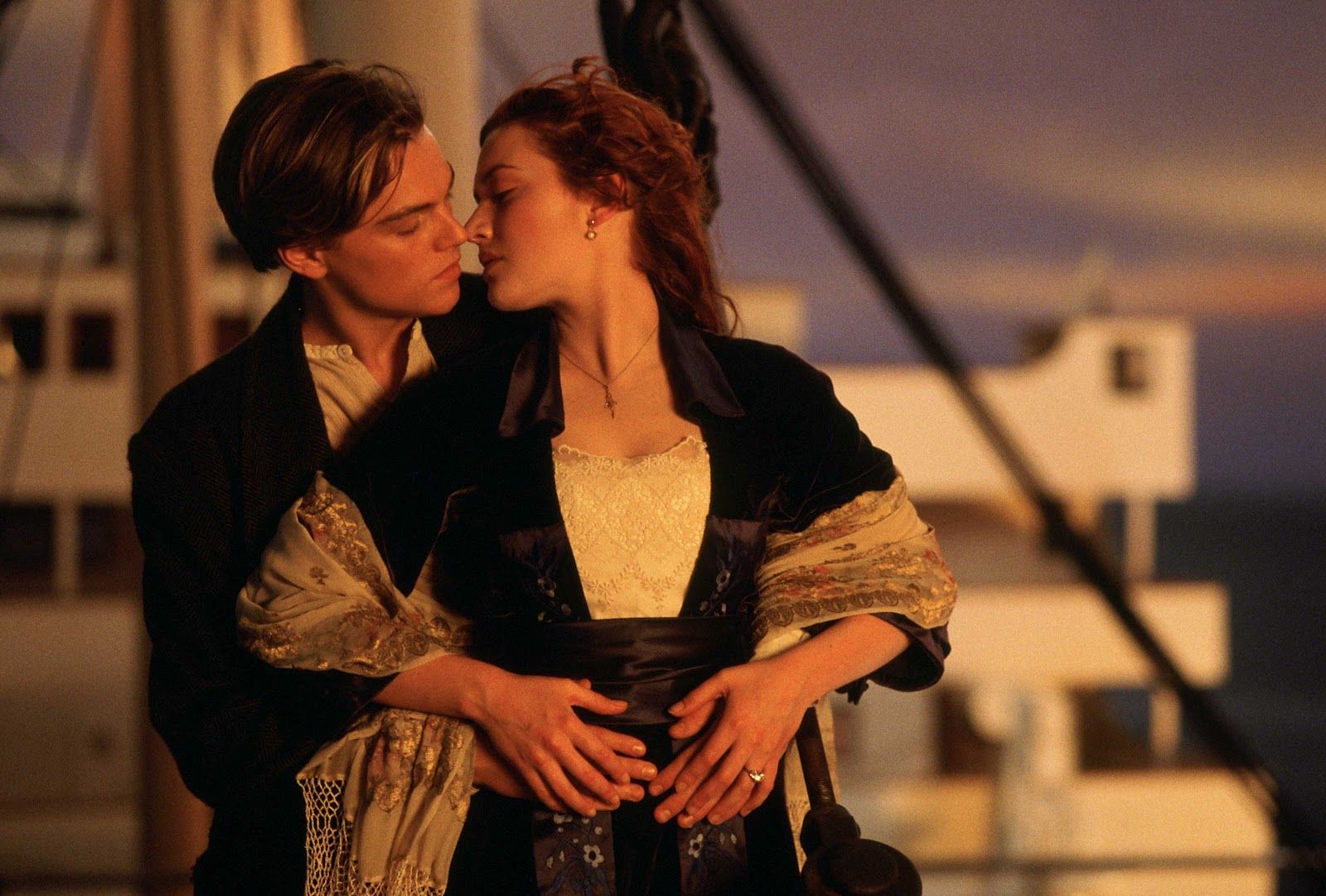 Leonardo DiCaprio and my Titanic selfie challenge - BBC News