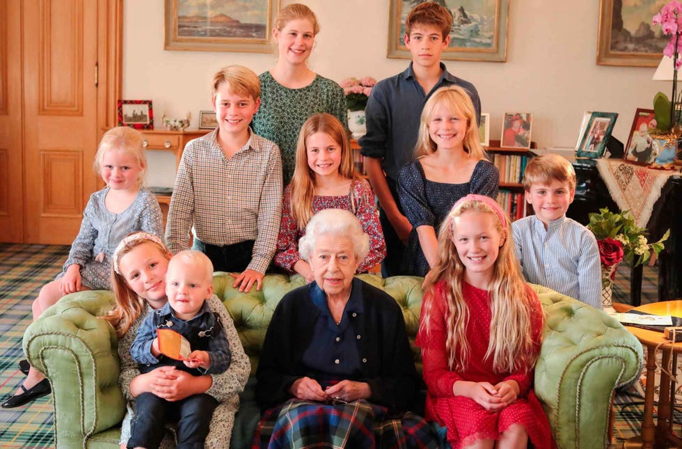 foto del 97 cumpleaños de la reina isabel ii, retocada por kate middleton