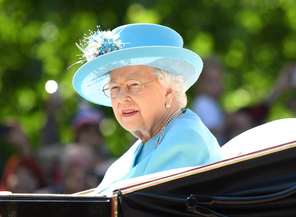 La reina Isabel II aparecía en las fotos del bautizo de Luis de Cambridge