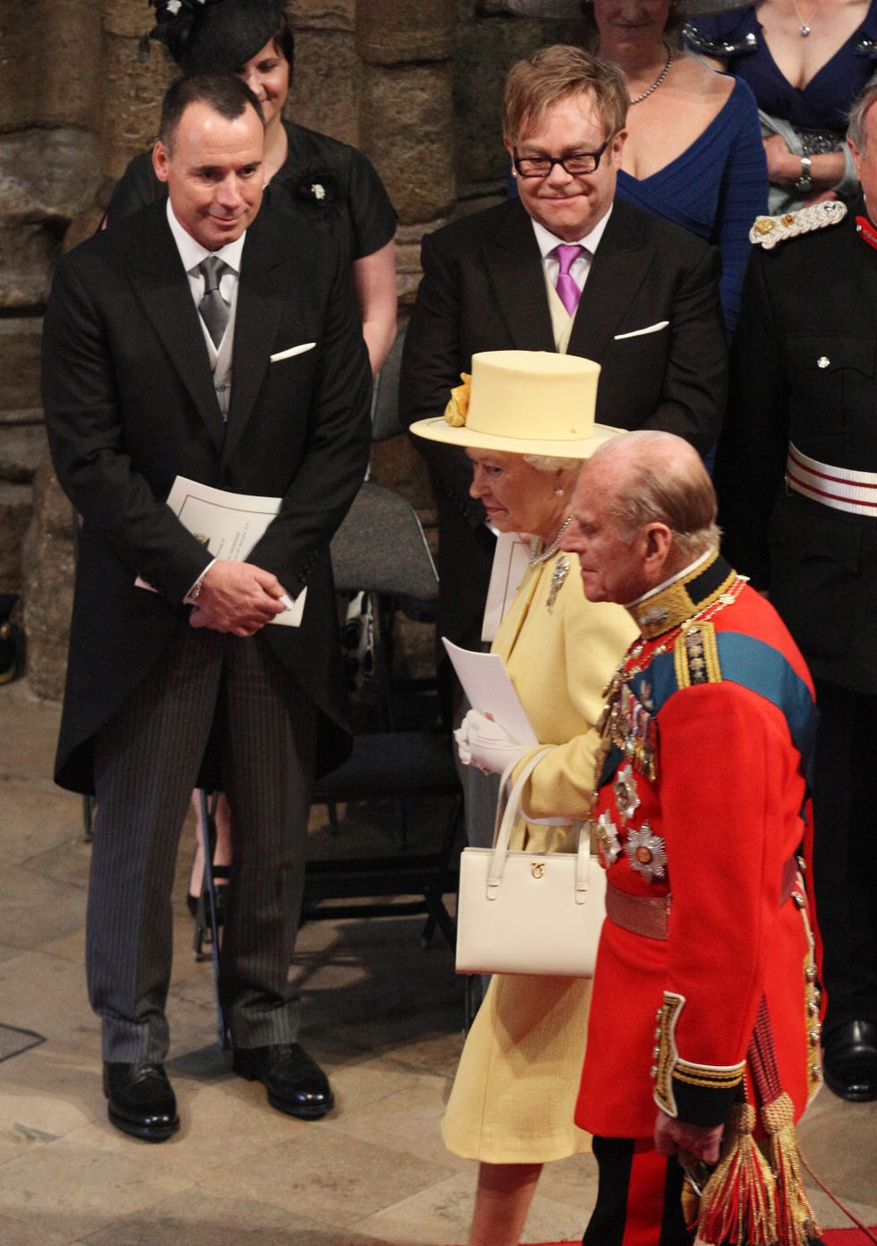la reina isabel ii y elton john en la boda del príncipe guillermo y kate middleton en 2011