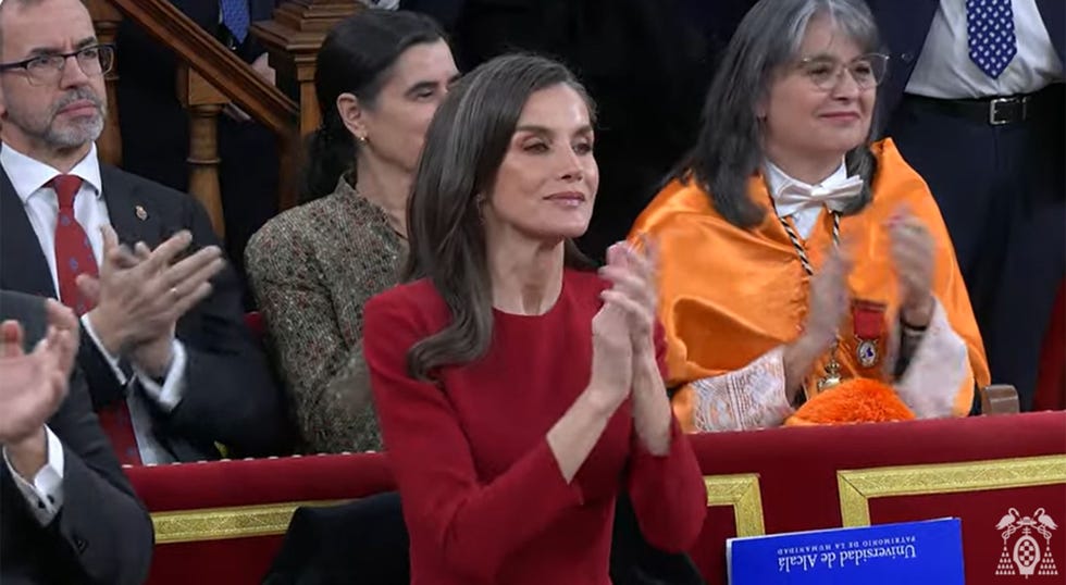 la reina aplaude a su marido