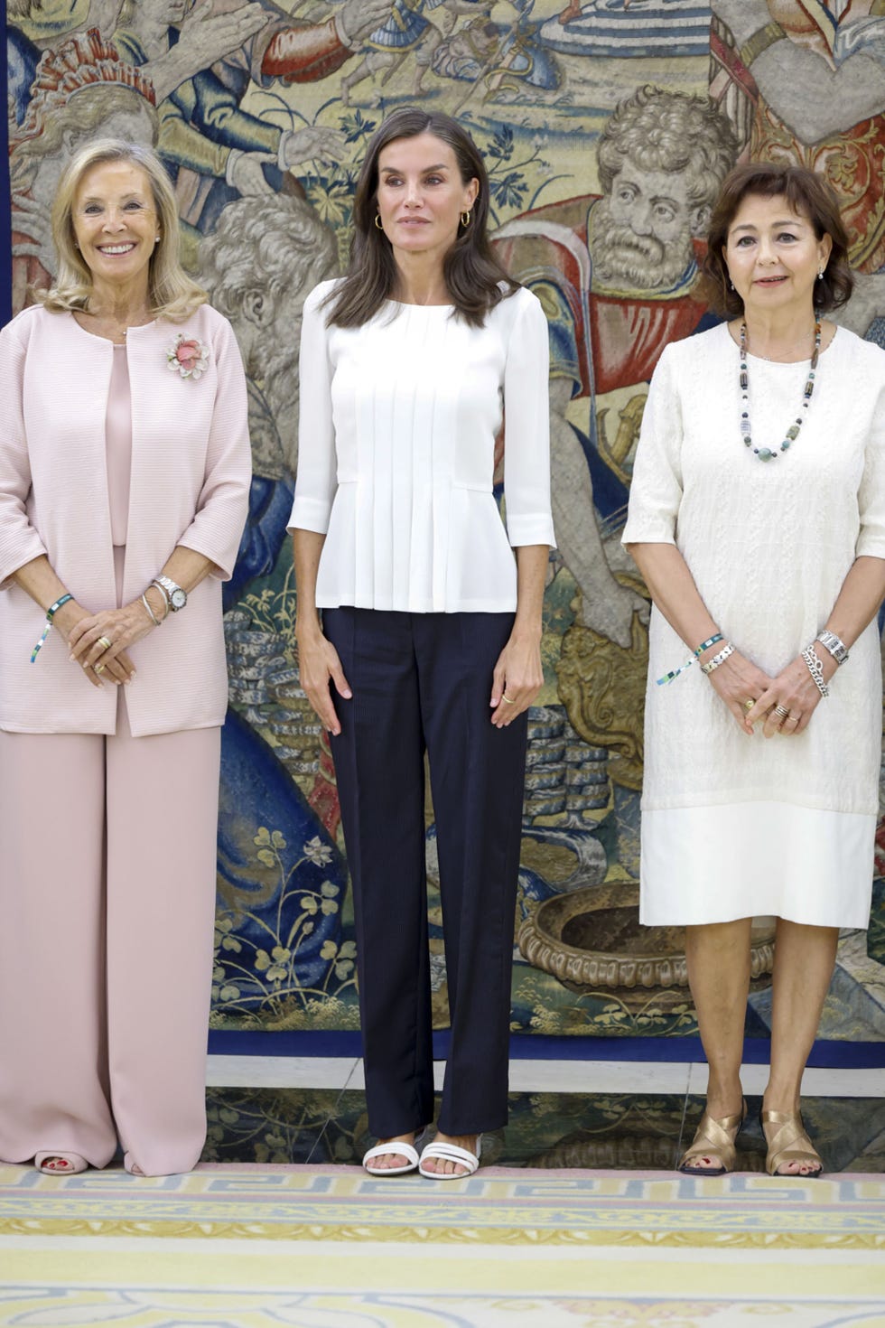 letizia con miembros de la asociacion espanola de esclerosis multiple