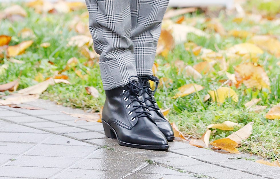 letizia recupera unos botines de 2019, negros y con cordones que están de moda este otoñoinvierno