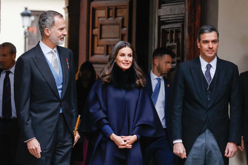 queen letizia and king felipe vi during the "miguel de cervantes" 2021 spanish language literature awards ceremony, april 22, 2022