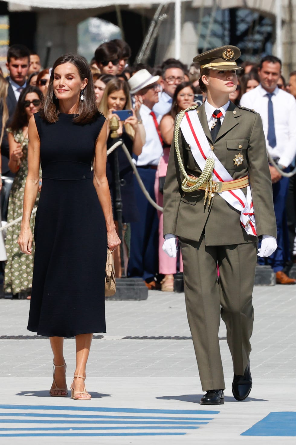 los reyes felipe y letizia y la princesa leonor en la escuela naval militar de marin, en pontevedra