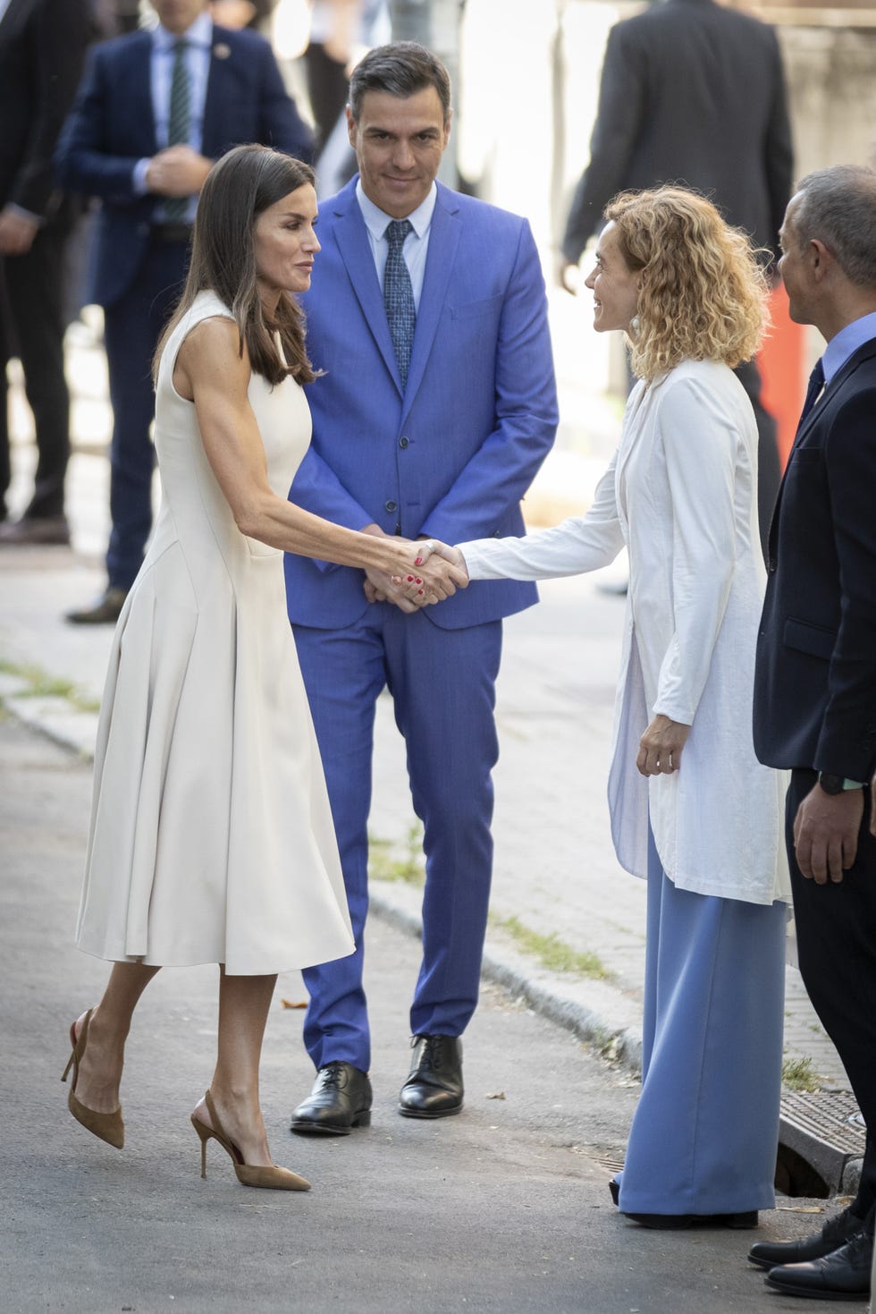 reina letizia y pedro sanchez saluda a meritxell batet