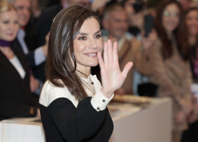 letizia con un mono de teresa helbig