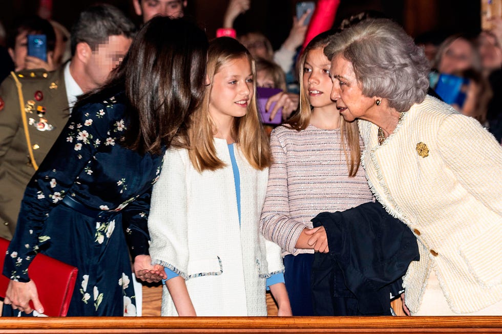 infanta Sofía, princesa Leonor, reina Letizia, reina Sofía, rey Felipe, rey Juan Carlos, La reina Letizia y la reina Sofía, todo complicidad en la misa de Pascua, Complicidad entre Reinas en la Misa de Pascua, La reina Letizia y la reina Sofía dejan atrás su "encontronazo", Complicidad y gestos de cariño para dejar atrás el 'rifirrafe Real'