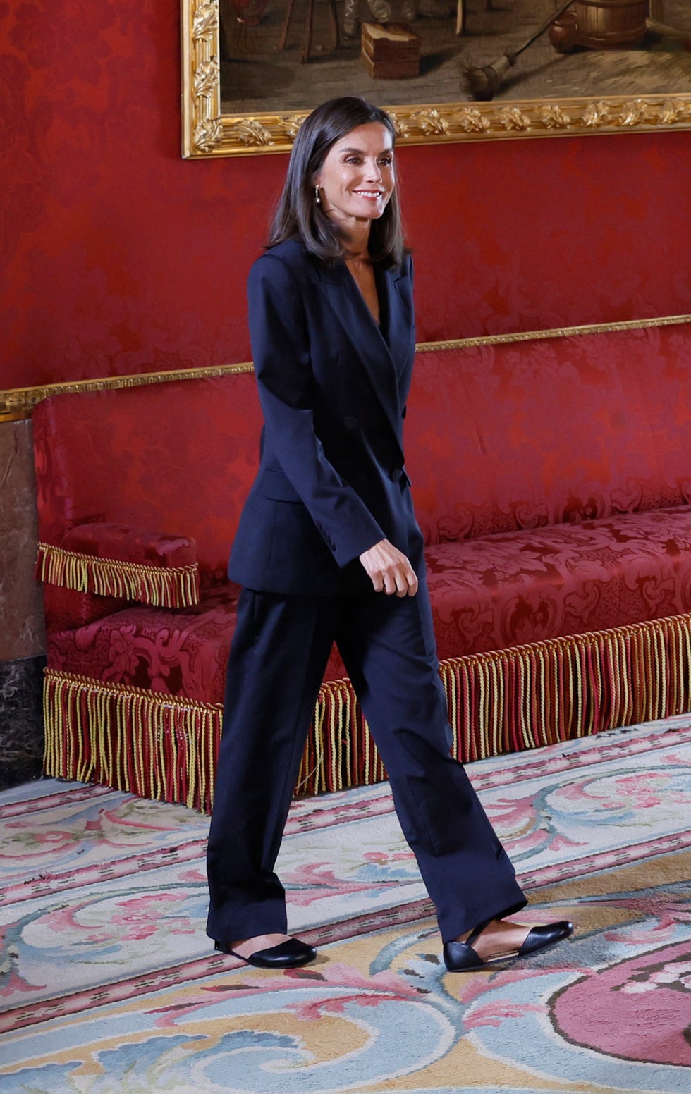 la reina letizia con traje azul marino en la visita oficial de zelenski a espana