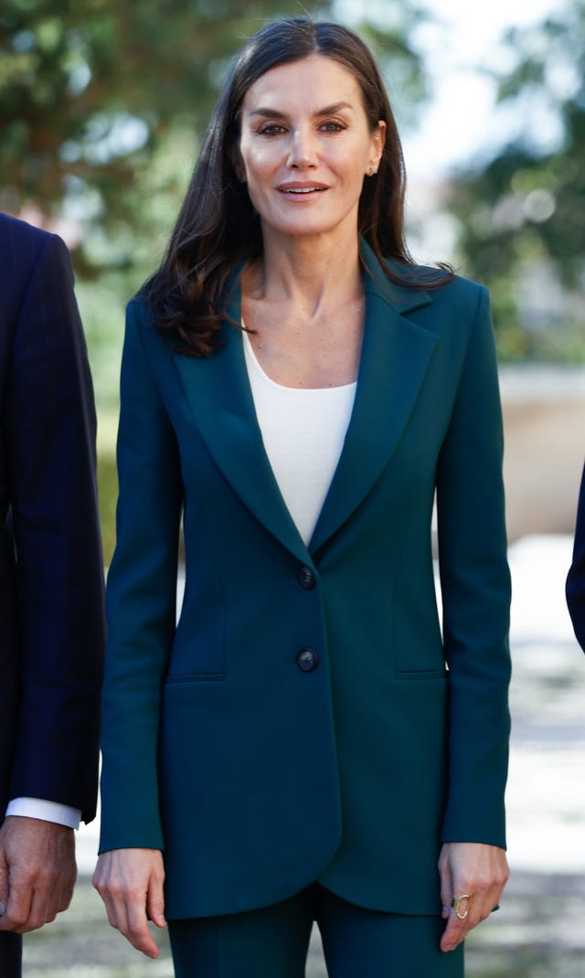 doña letizia en una reunión con los directores del instituto cervantes