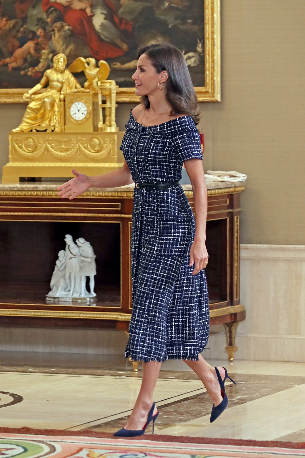 reina letizia estrena vestido de zara