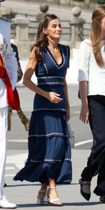 la reina letizia junto al rey felipe y la infanta sofia en la jura de bandera de leonor en marin, pontevedra