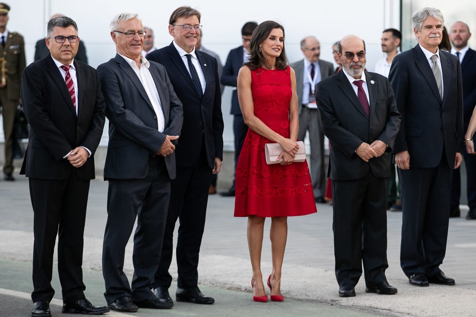 La reina Letizia, de rojo en Valencia