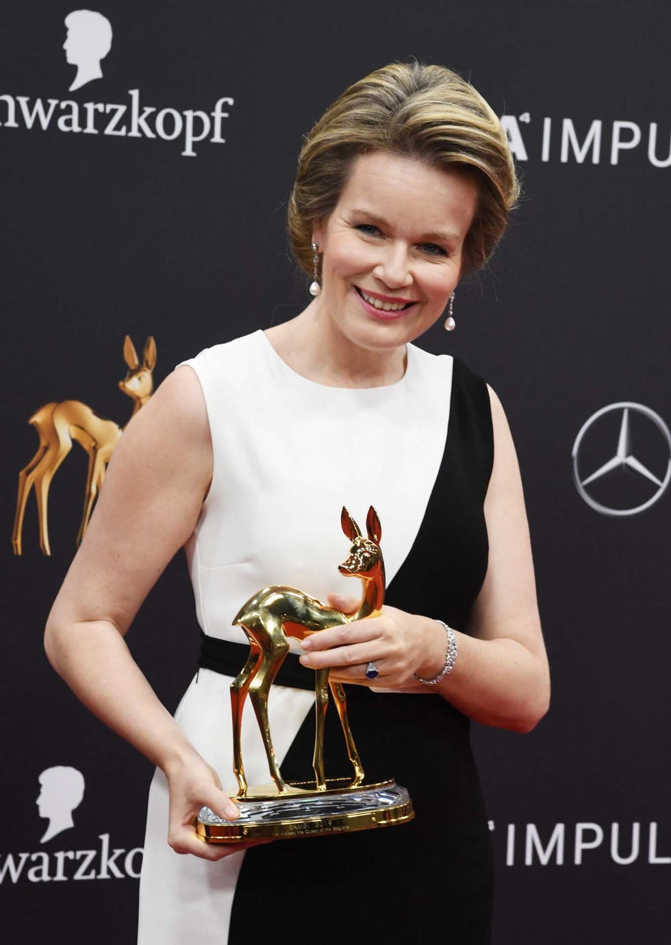 Matilde de Bélgica premio Bambi, Matilde de Bélgica recibe le premio Bambi, Matilde de Bélgica otorgada premio Bambi