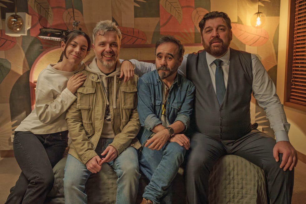 protagonistas, director y showrunner de reina roja 2 loba negra