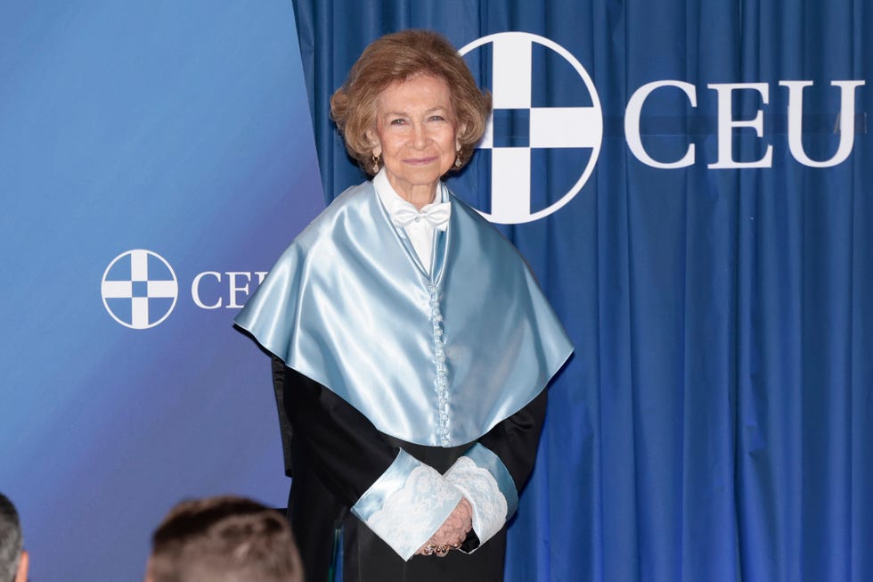 la reina sofia recibe la condecoracion doctora honoris causa en la universidad ceu san pablo