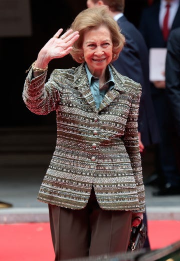 la esposa del rey juan carlos saluda el 8 de octubre de 2024