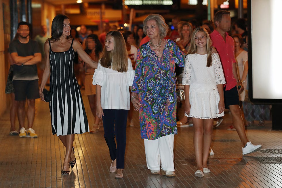 Doña Sofía, Infanta Sofía, Leonor, Reina Letizia, Reyes de España, Princesa Leonor, Palma de mallorca, Letizia Palma, Letizia looks, Letizia y Sofía rifirrafe
