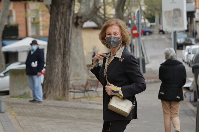la reina sofía recibe la segunda dosis de la vacuna contra el coronavirus