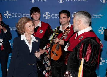 la reina sofia se emociona con la tuna en la universidad ceu san pablo tras ser investida doctora honoris causa