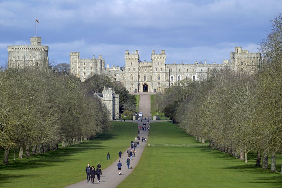 la monarca británica traslada su residencia a windsor del que vemos una vista general
