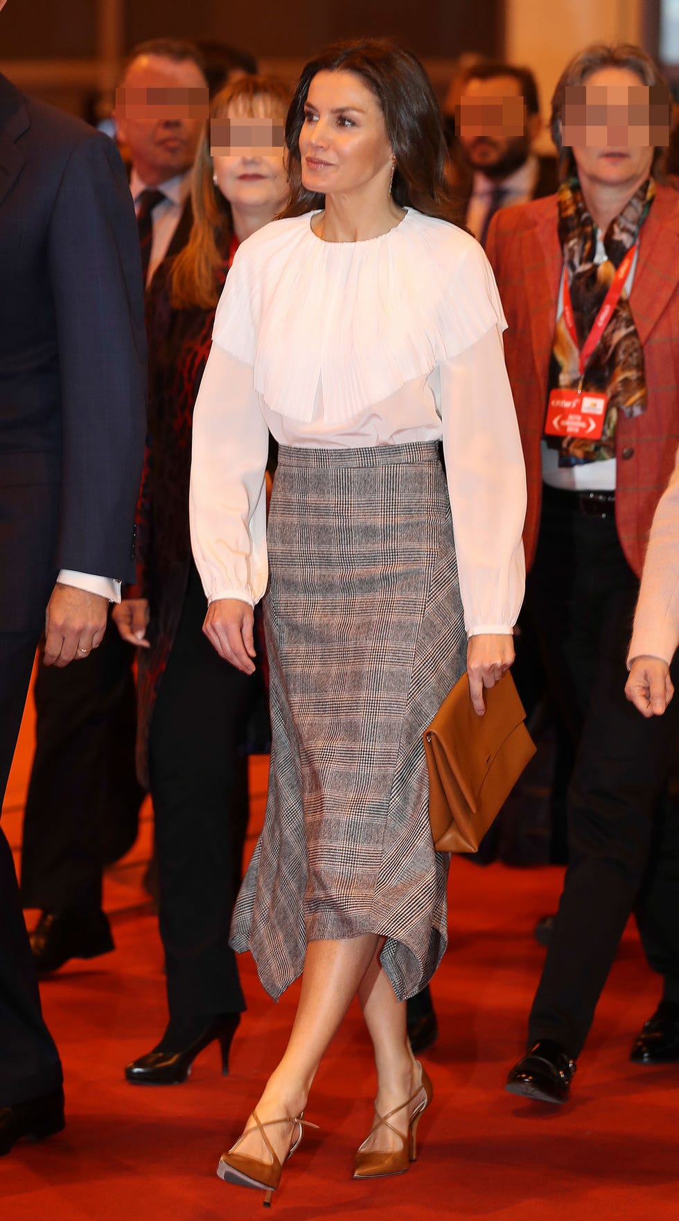 la reina letizia estrena look en la inauguración de fitur 2019