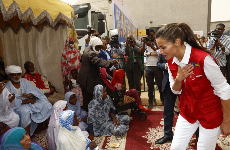 la esposa del rey felipe vi visita mauritania en un viaje de cooperación