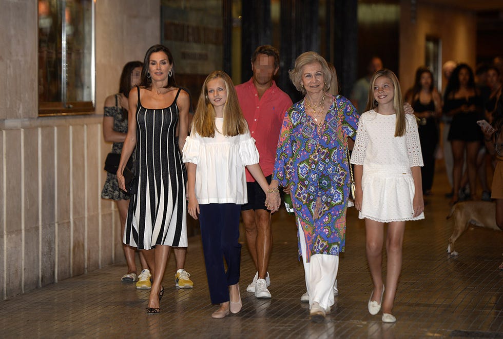 Doña Sofía, Infanta Sofía, Leonor, Reina Letizia, Reyes de España, Princesa Leonor, Palma de mallorca, Letizia Palma, Letizia looks, Letizia y Sofía rifirrafe